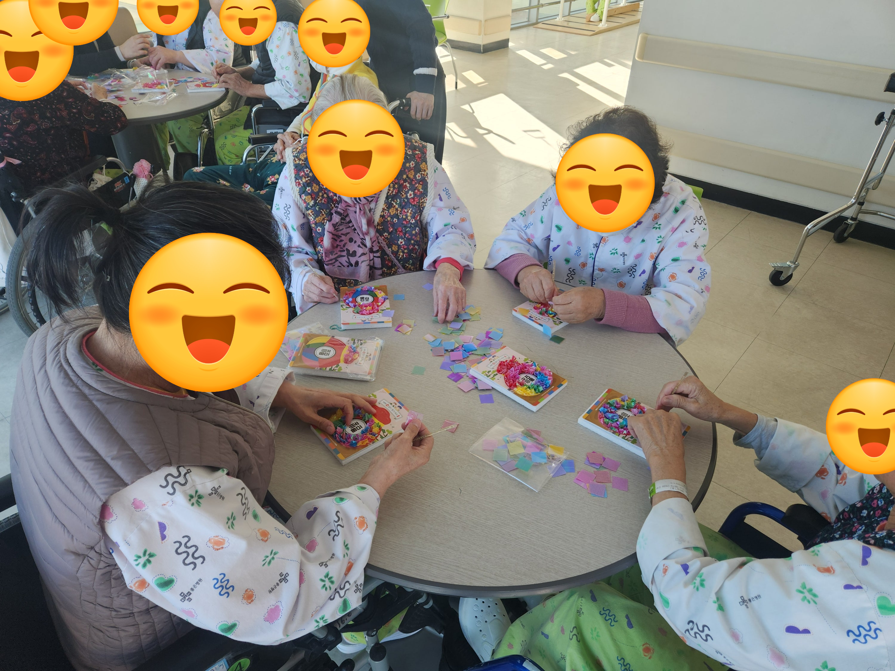 1월활동 -공예요법 <복주머니 오너먼트> 